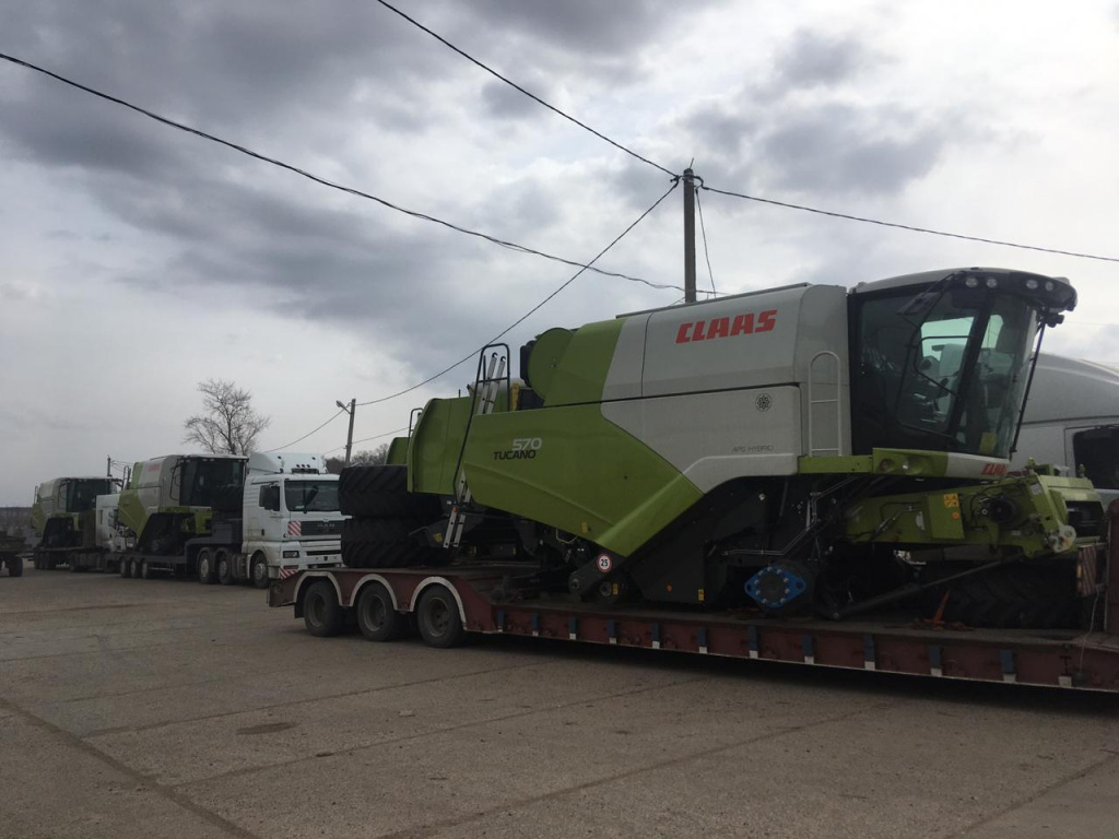 Поступило 5 комбайнов