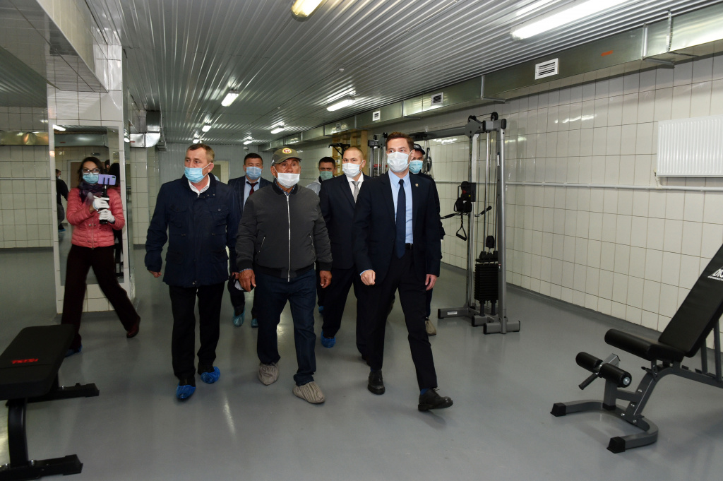 Президент Татарстана посетил спортивный комплекс в Нижнем Таканыше